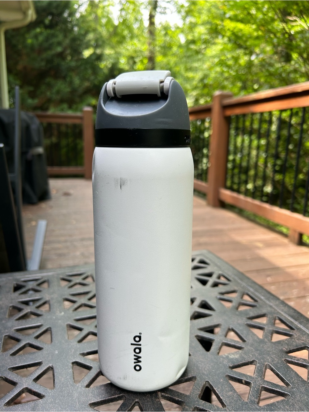 Owala 32 oz White Stainless Steel Water Bottle with Flip Cap